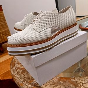 Genuine calf leather upper on a flatform sneaker, Brody